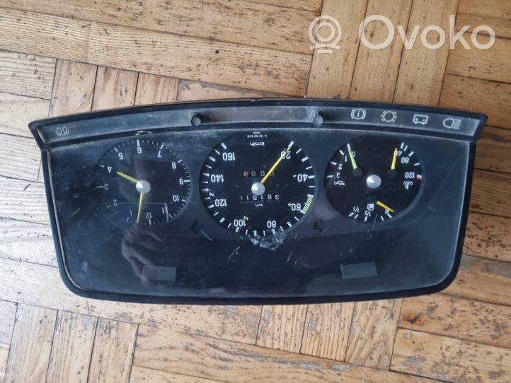 Mercedes-Benz 200 300 W123 Tachimetro (quadro strumenti) 051552R16