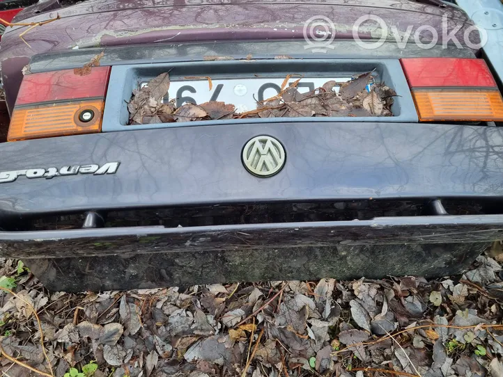 Volkswagen Vento Takaluukun/tavaratilan kansi 64962