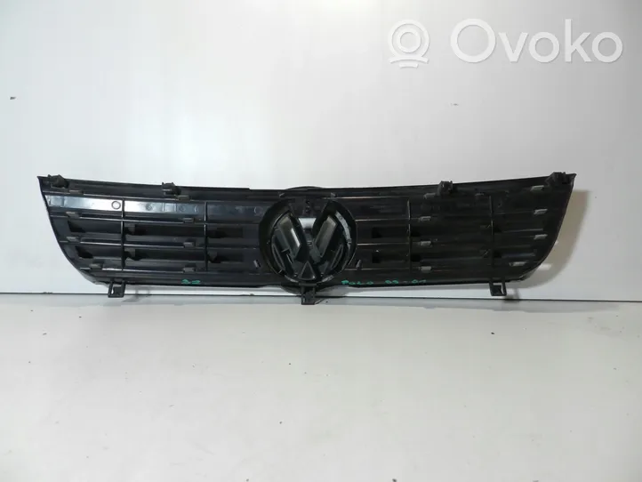 Volkswagen Polo III 6N 6N2 6NF Griglia superiore del radiatore paraurti anteriore 