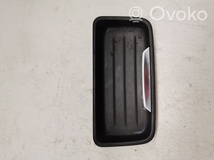 BMW 4 F32 F33 Glāžu turētāja gumijas pamatnīte 9232068