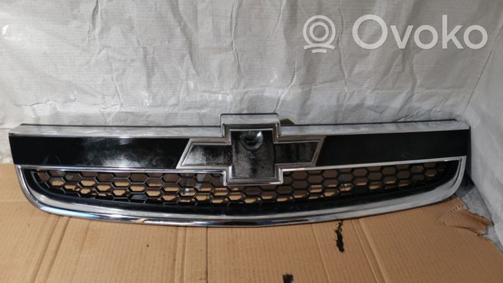 Chevrolet Captiva Front bumper upper radiator grill 