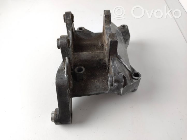 Saab 9000 CS Supporto di montaggio della pompa del servosterzo 7593049