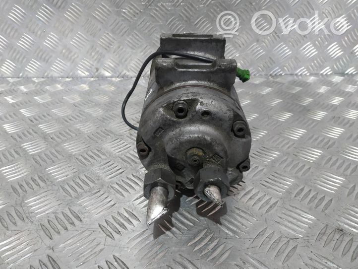 Audi A4 S4 B5 8D Ilmastointilaitteen kompressorin pumppu (A/C) 8D0260805D