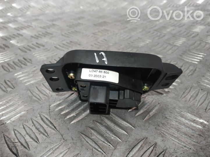 Mazda MPV II LW Przycisk regulacji lusterek bocznych LD4766600