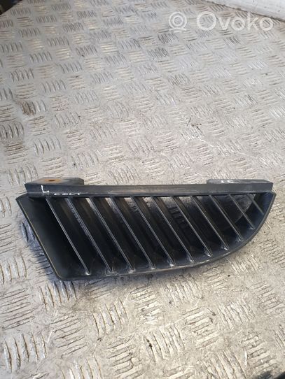 Mitsubishi Colt Grille calandre supérieure de pare-chocs avant MN127773