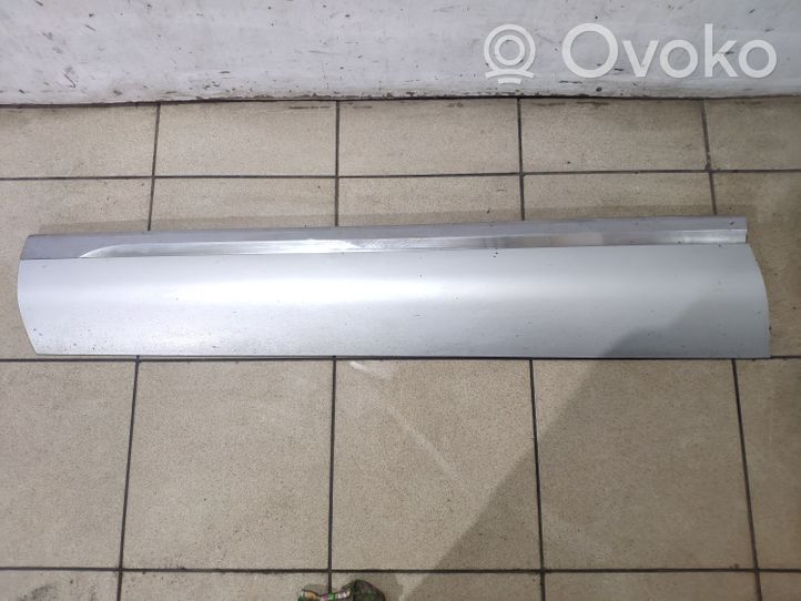 Volkswagen Touareg II Moulure de porte avant 7P6854939H