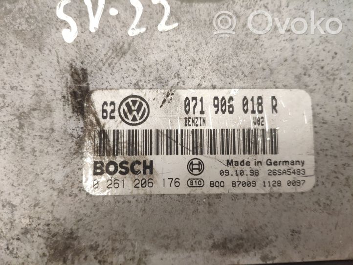 Volkswagen Bora Calculateur moteur ECU 071906018R