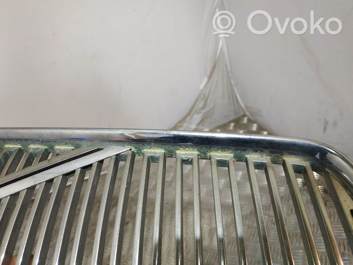 Volvo V50 Front bumper upper radiator grill 08678680