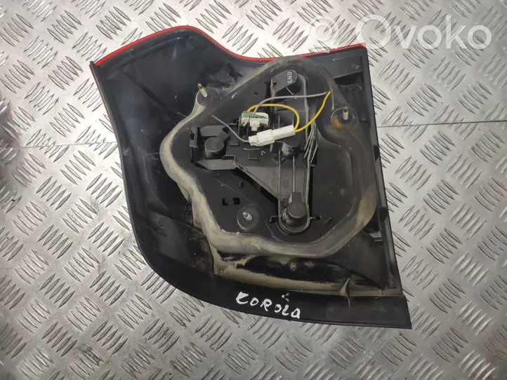 Toyota Corolla E120 E130 Aizmugurējais lukturis virsbūvē 0251