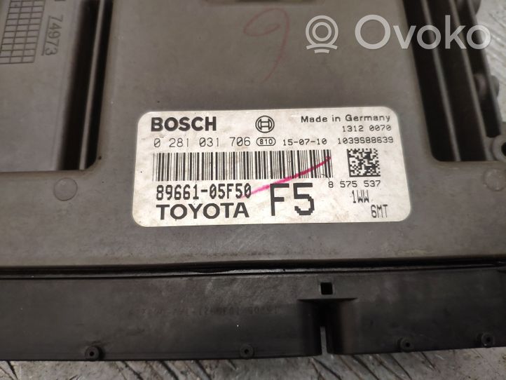 Toyota Avensis T270 Moottorin ohjainlaite/moduuli 8966105F50