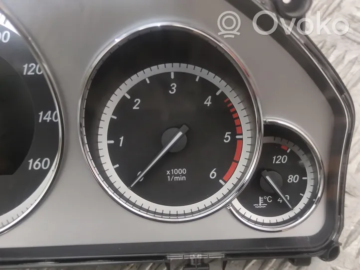 Mercedes-Benz E A207 Compteur de vitesse tableau de bord A2129001508