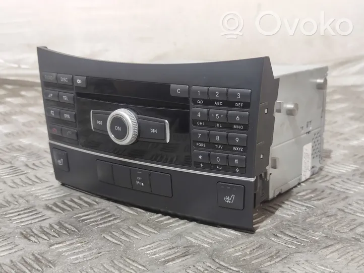 Mercedes-Benz E A207 Radio/CD/DVD/GPS-pääyksikkö A2129060301