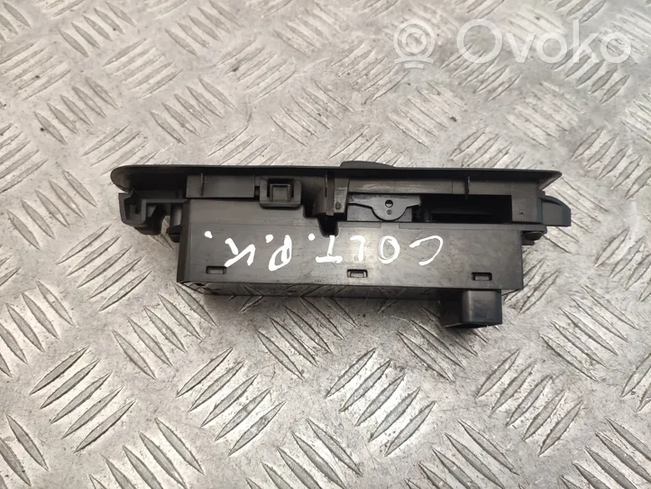 Mitsubishi Colt Elektrisko logu slēdzis MR587959