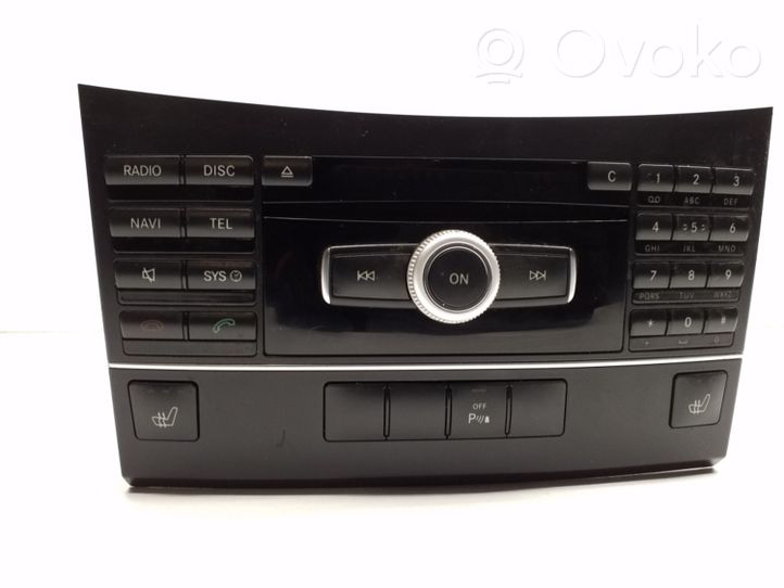 Mercedes-Benz E C207 W207 Unité principale radio / CD / DVD / GPS a2129008308