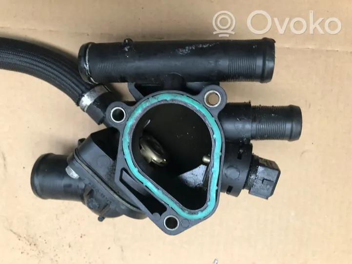 Volvo S40, V40 Termostat / Obudowa termostatu 8200065390