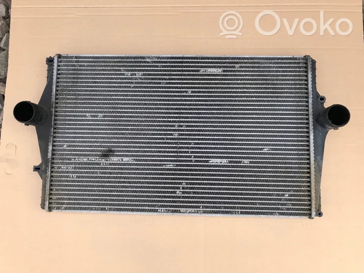 Volvo V70 Chłodnica powietrza doładowującego / Intercooler 8649471