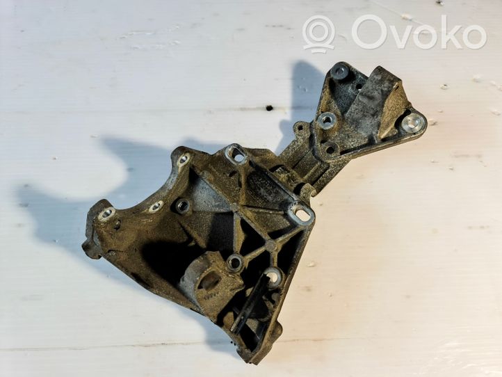 Volvo V70 Support de générateur / alternateur 31316673