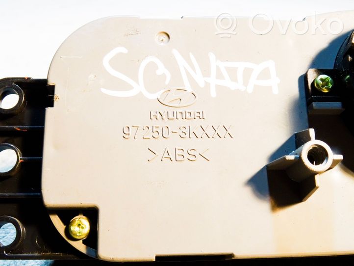 Hyundai Sonata Climate control unit 972503K