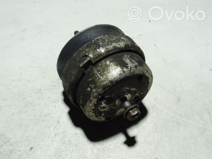 Audi A4 S4 B7 8E 8H Supporto di montaggio del motore 8E0199382K