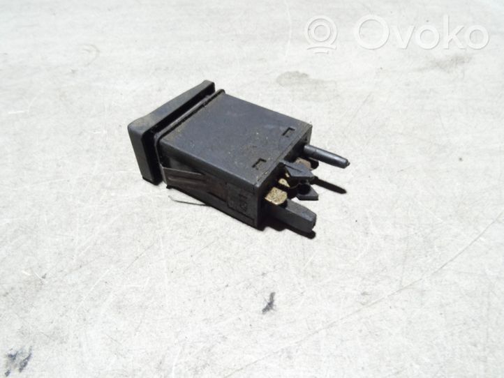 Audi 80 90 S2 B4 Interruttore riscaldamento sedile 393941503