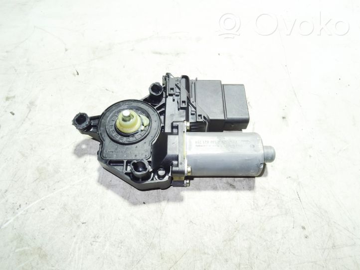 Volkswagen Golf IV Rear door window regulator motor 1J4959812C