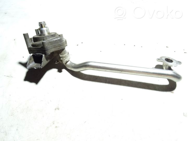 Audi A4 S4 B7 8E 8H Pompe de circulation d'eau 079121014D