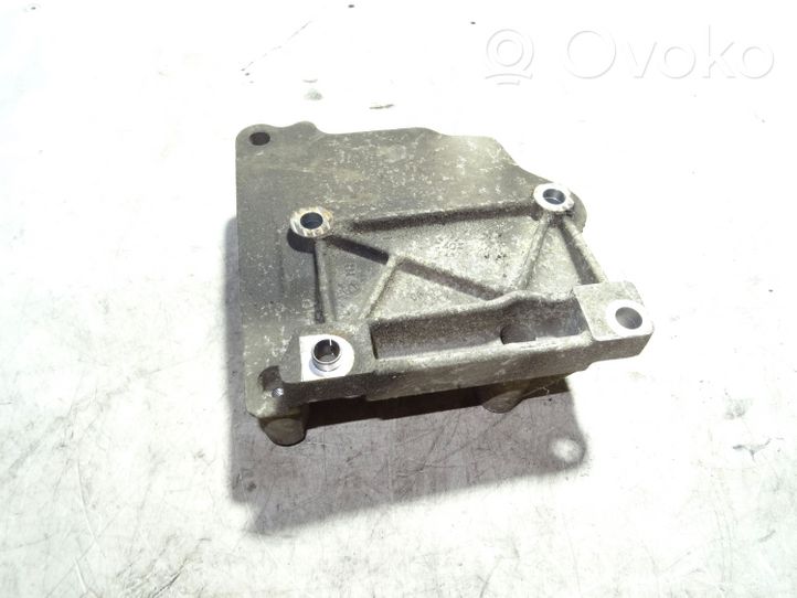 Citroen C4 I A/C compressor mount bracket 9657137480