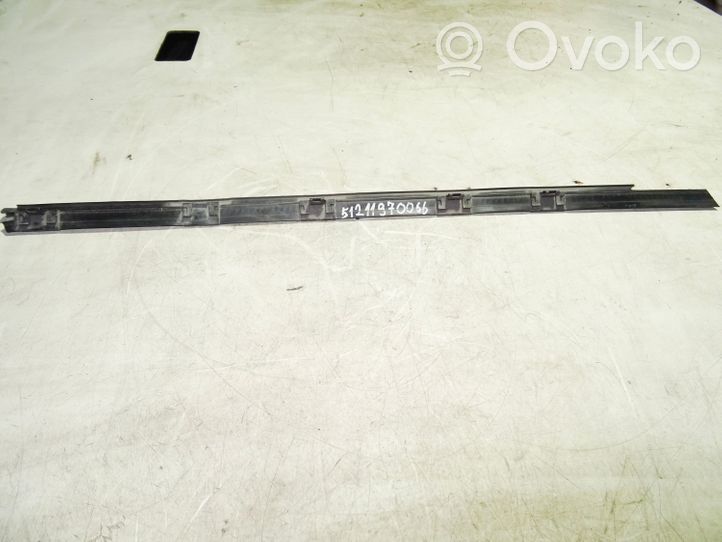 BMW 8 E31 Rubber seal rear door window/glass 51211970066