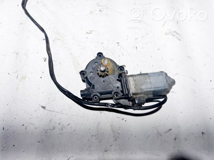 BMW 8 E31 Rear door window regulator motor 0130821273