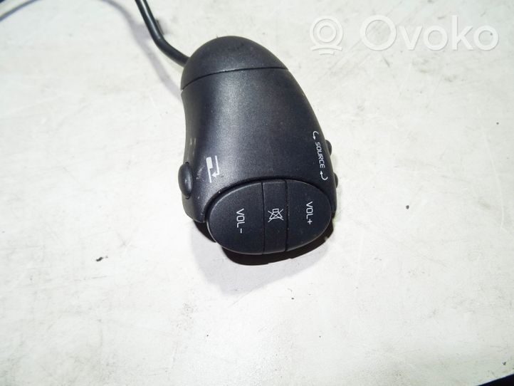 Volvo C30 Multifunctional control switch/knob 8200090516F