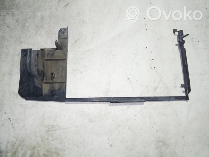 Renault Kangoo I Déflecteur d'air de radiateur de refroidissement 8200210826