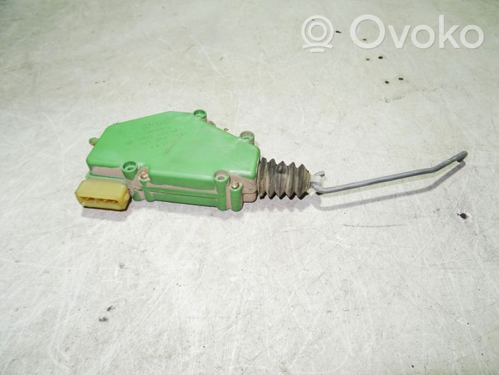 Volkswagen Multivan T4 Motor de bloqueo de puertas 701959783