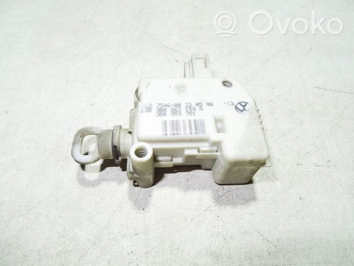 Volkswagen PASSAT B5.5 Verrouillage du bouchon du réservoir de carburant 3B0862159A