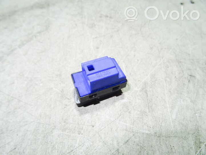 Volkswagen Caddy Central locking switch button 1T0962125A