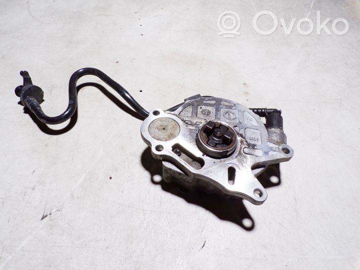 Volkswagen PASSAT CC Vacuum pump 03L145100F