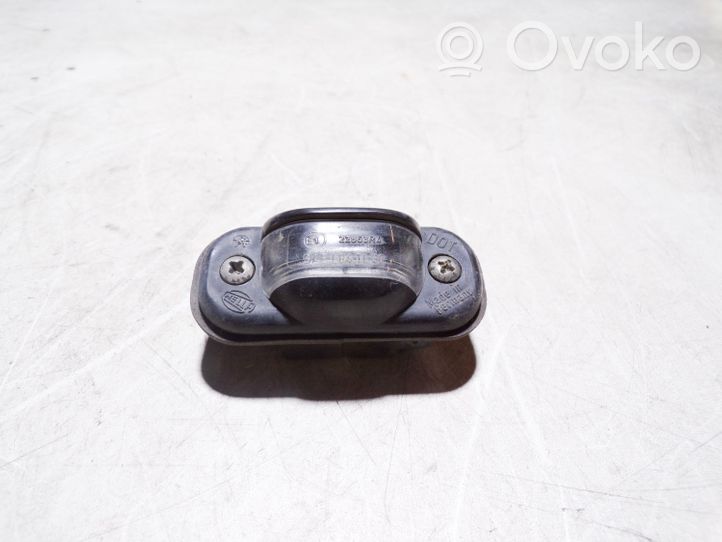 Audi 80 90 B3 Lampa oświetlenia tylnej tablicy rejestracyjnej 393041561B