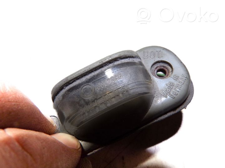 Audi 80 90 S2 B4 Lampa oświetlenia tylnej tablicy rejestracyjnej 0022898