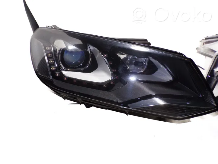 Volkswagen Touareg II Lampy przednie / Komplet 8U0941329