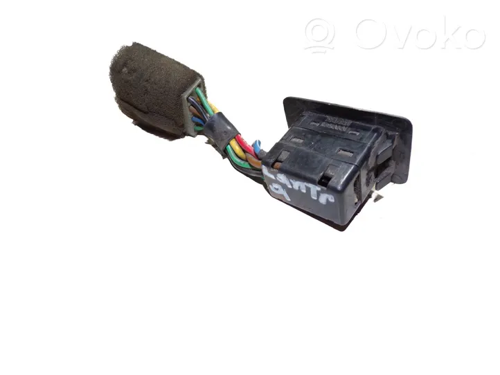 Hyundai Lantra II Interruptor del elevalunas eléctrico 9358028050