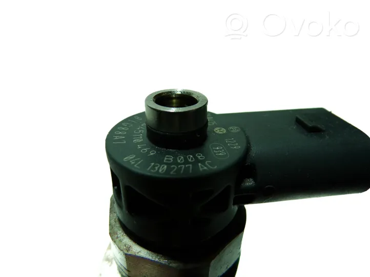 Volkswagen PASSAT B8 Fuel injector 04L130277AC