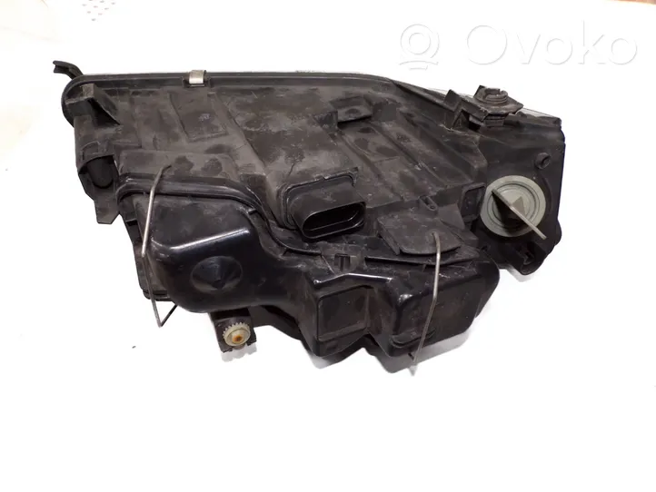 Audi A4 S4 B6 8E 8H Lampa przednia 