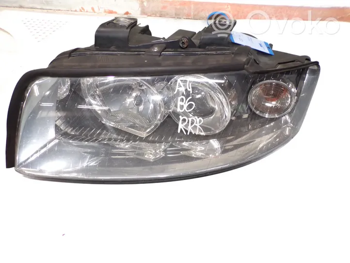 Audi A4 S4 B6 8E 8H Lampa przednia 8E0941003G