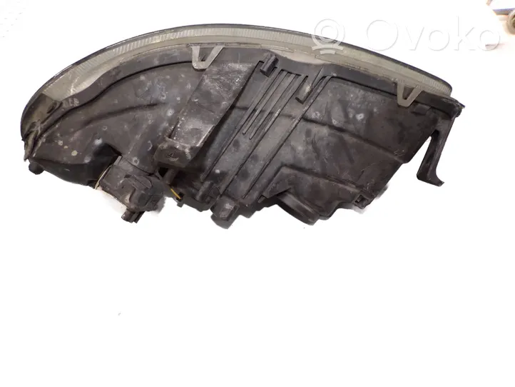 Opel Omega B1 Lampa przednia 90566796