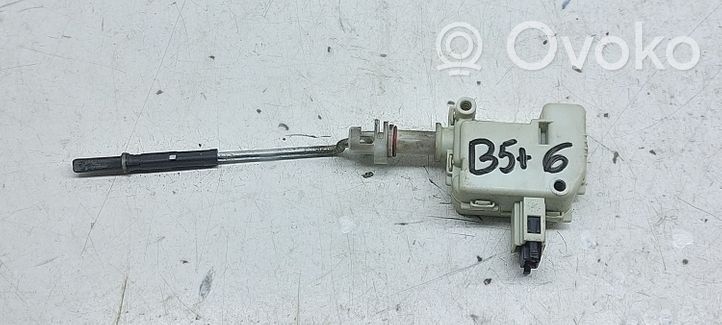 Volkswagen PASSAT B5 Moteur de verrouillage trappe à essence 3B0959782