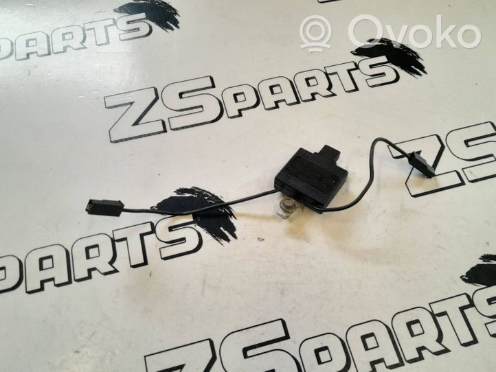 BMW 7 E32 Amplificatore antenna 1379762