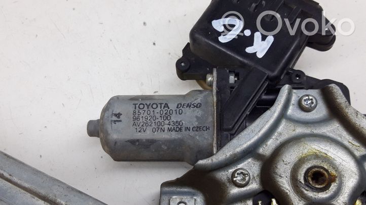 Toyota Avensis T270 Elektryczny podnośnik szyby drzwi tylnych 8570102010