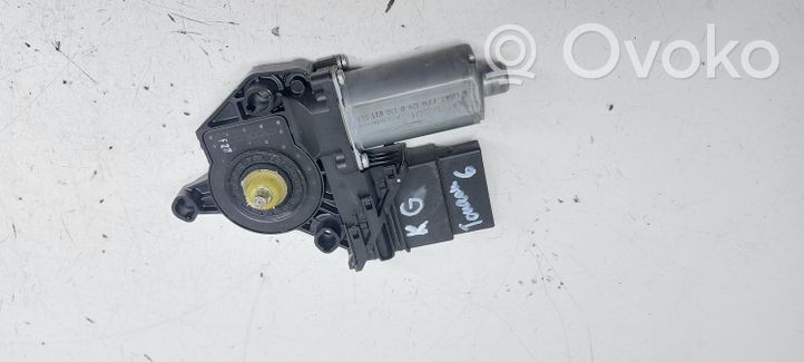 Volkswagen Touran II Front door window regulator motor 5K0959703A