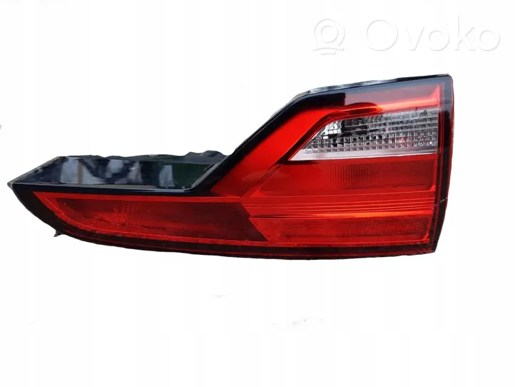 Audi A4 S4 B9 Lampy tylnej klapy bagażnika 8W9945075