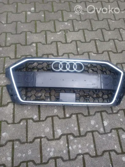 Audi A1 Grotelės viršutinės 5882001