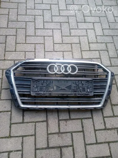 Audi A3 S3 8V Grotelės viršutinės 8V3853651AA